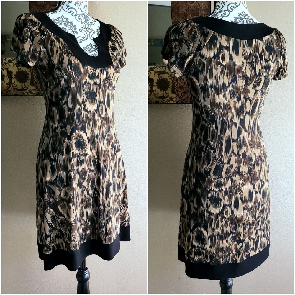 Body hugging short sleeved dress